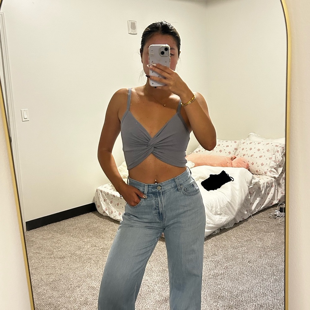 ARITZIA Wilfred Twist Front Ribbed Crop Top Gray